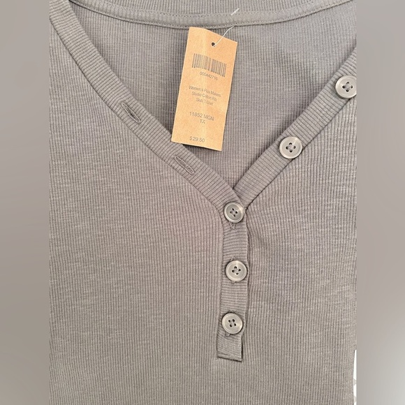 NWT Woman’s Duluth Trading 1X short sleeve ribbed T-shirt with buttoned v-neck‎ - Picture 2 of 5